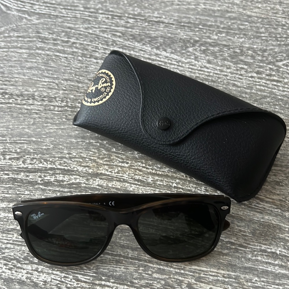 Ray Ban Wayfarer Sunglasses with case- Brown